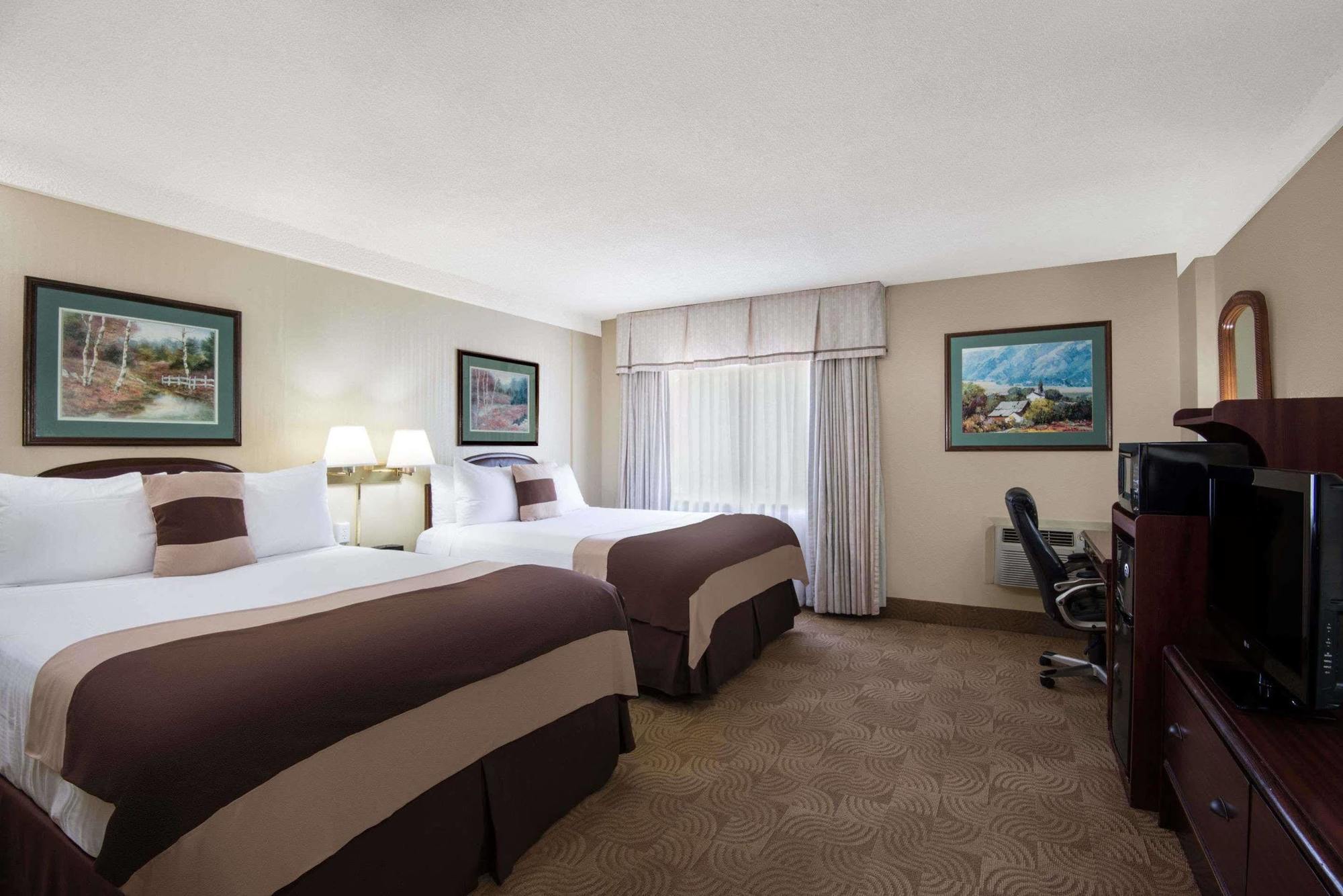 Ramada By Wyndham Denver Downtown Экстерьер фото
