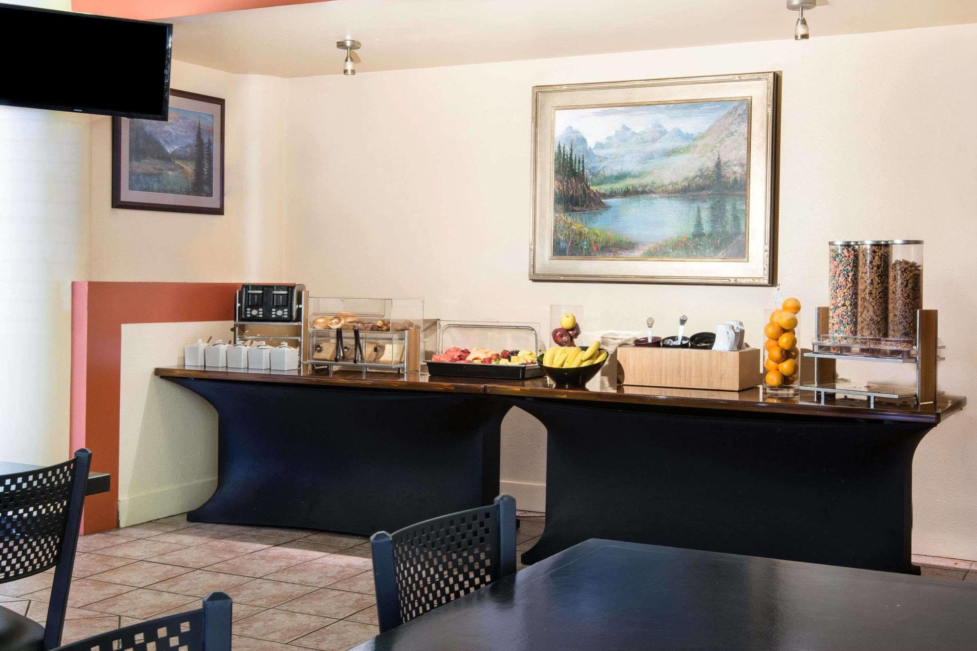 Ramada By Wyndham Denver Downtown Экстерьер фото
