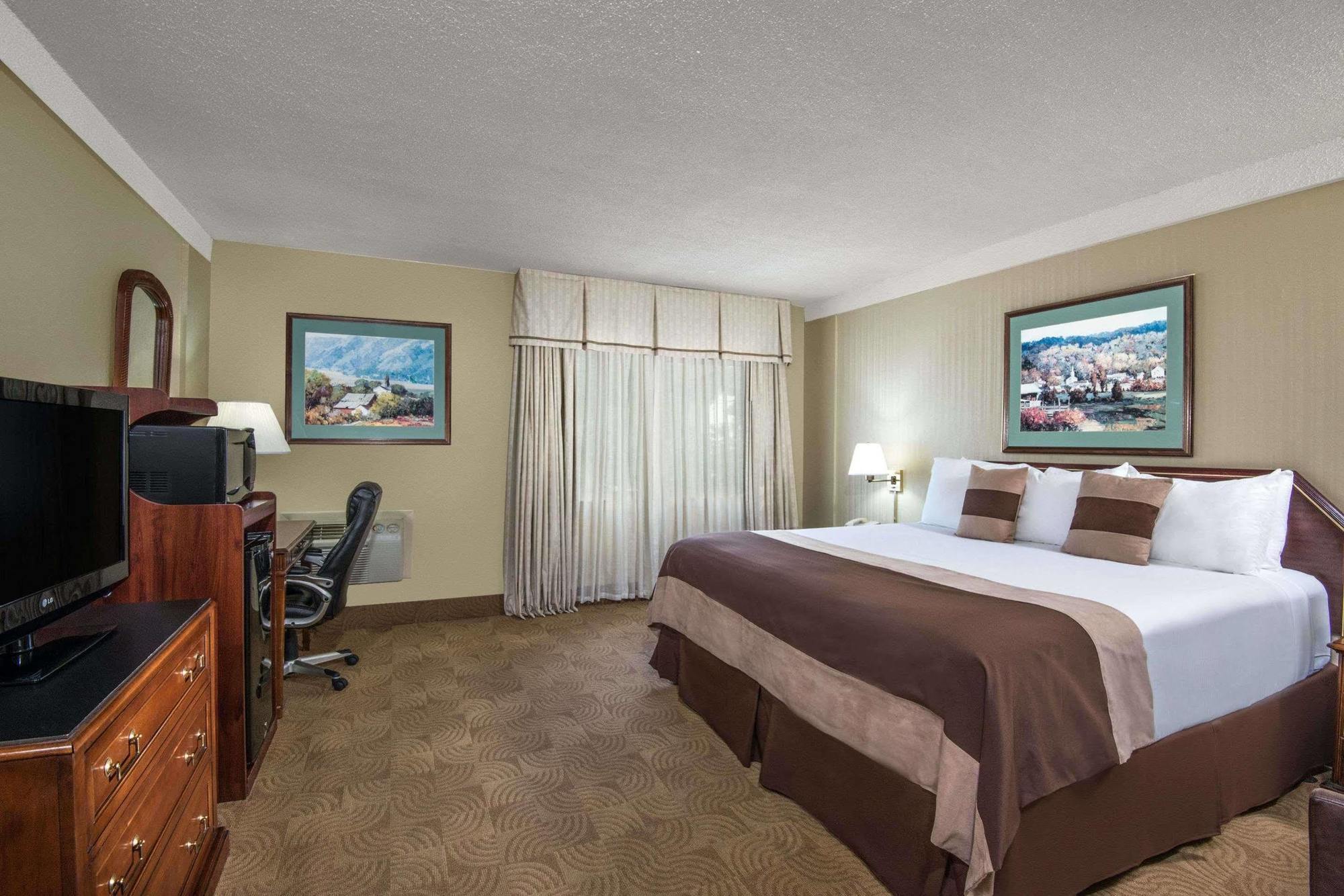 Ramada By Wyndham Denver Downtown Экстерьер фото