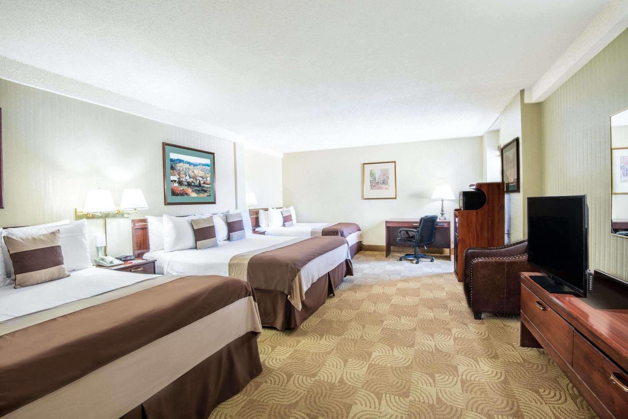Ramada By Wyndham Denver Downtown Экстерьер фото