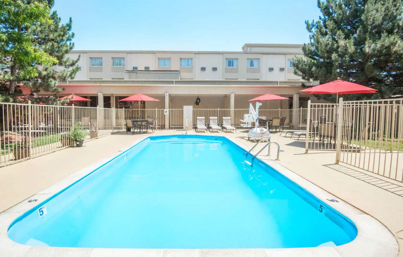 Ramada By Wyndham Denver Downtown Экстерьер фото