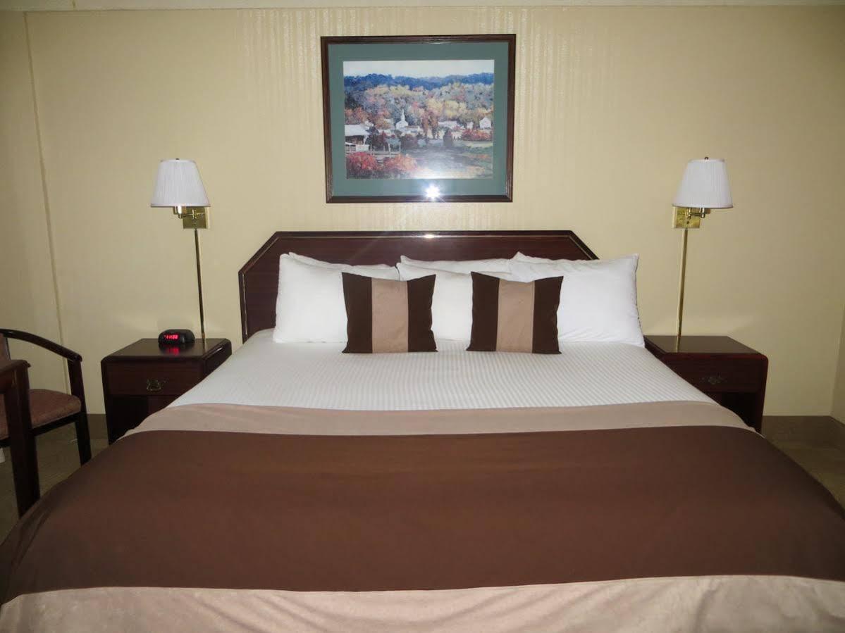 Ramada By Wyndham Denver Downtown Экстерьер фото